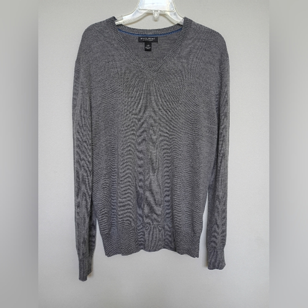 Banana Republic Men's Gray Long Sleeve V-Neck Sweater 100% Merino Wool  Large.